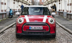 ミニ3ドア F56 ミニクーパー 2021年マイナーチェンジ チリレッド&ホワイトルーフ フロントビュー