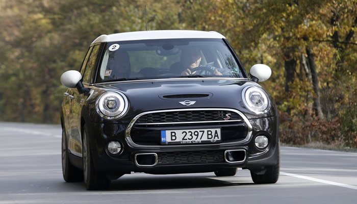 MINI 3ドア/5ドア｜ミッドナイトブラックの写真集 | MINI COOPER Sketch