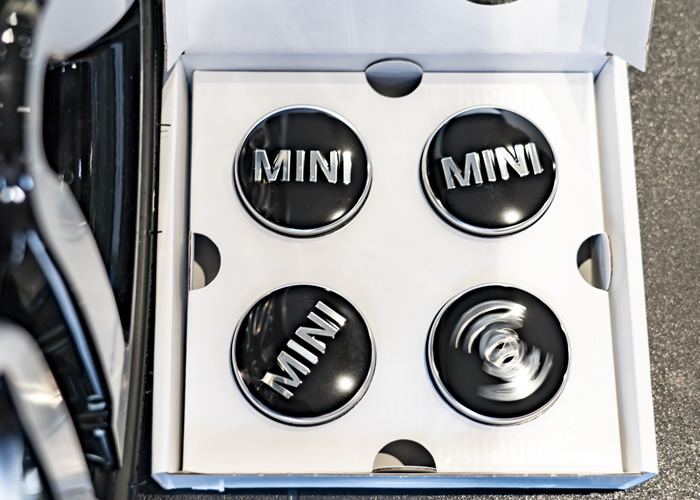 MINI純正アクセサリー フローティングセンターキャップ MINIのロゴ