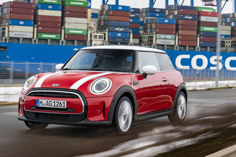 ミニクーパーの燃費（全モデル、年式別一覧） MINI COOPER Sketch