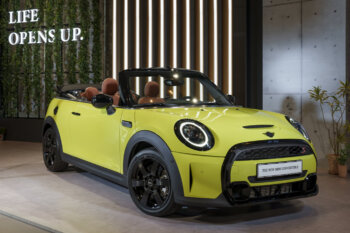 MINI コンバーチブル|ゼスティーイエローの写真集 | MINI COOPER Sketch