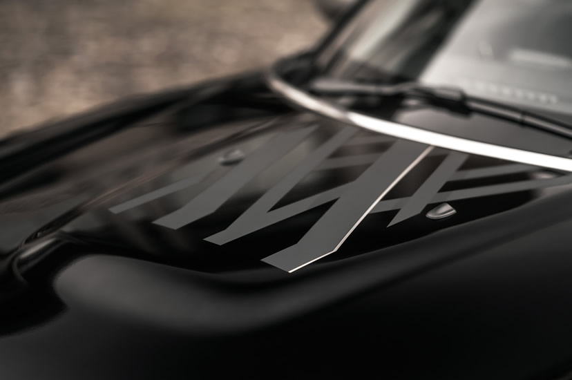 ミニクロスオーバー F60 特別仕様車 シャドーエディションの専用ボンネットストライプ