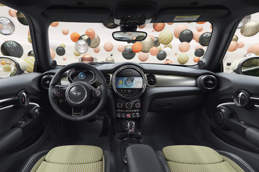 ミニ 3ドア F56 2022年の特別仕様車 レゾルートエディション 内装