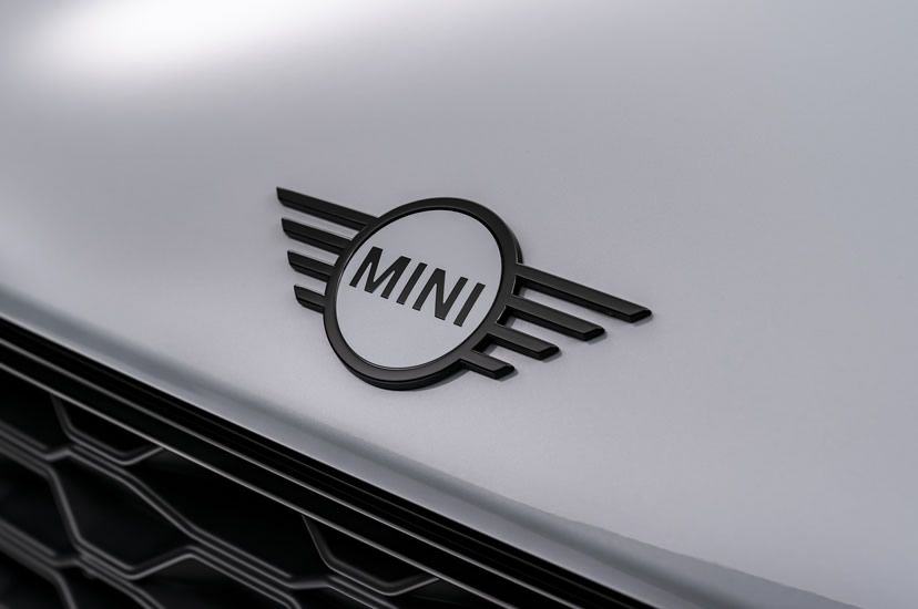 ミニ クロスオーバー クーパーSE F60 2022年の特別仕様車 アンテイムドエディション