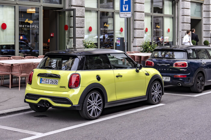 MINI 3ドア/5ドア|ゼスティーイエローの写真集 | MINI COOPER Sketch