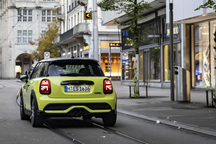 MINI 3ドア/5ドア|ゼスティーイエローの写真集 | MINI COOPER Sketch