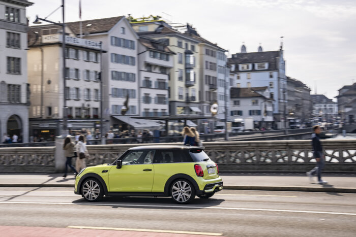 MINI 3ドア/5ドア|ゼスティーイエローの写真集 | MINI COOPER Sketch