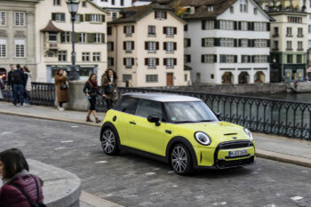 MINI 3ドア/5ドア|ゼスティーイエローの写真集 | MINI COOPER Sketch