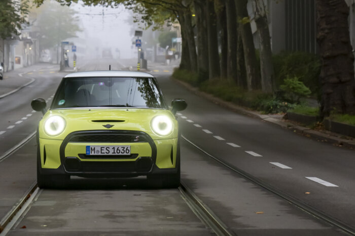 MINI 3ドア/5ドア|ゼスティーイエローの写真集 | MINI COOPER Sketch