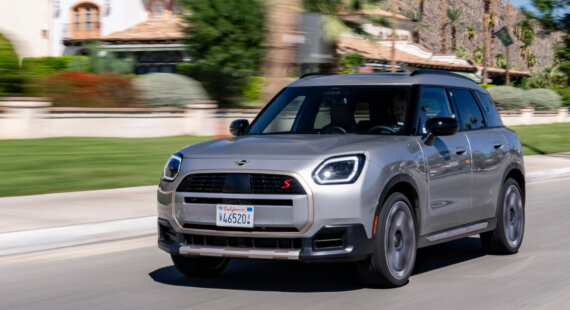 ミニ カントリーマンS ALL4 U25 メルティングシルバーIII ボディ同色ルーフ 2023年