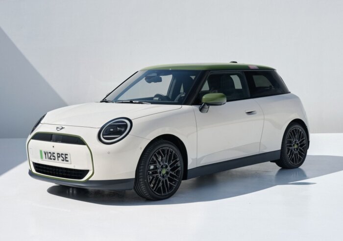 ミニクーパー F66 ポールスミスエディション インスパイアード・ホワイト