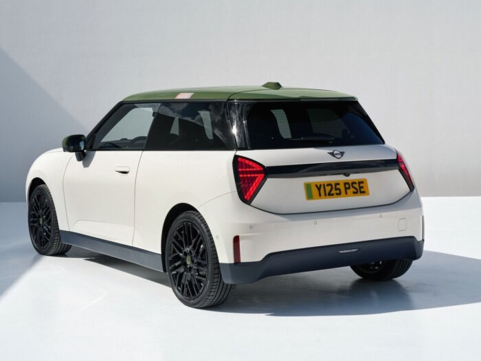 ミニクーパー F66 ポールスミスエディション インスパイアード・ホワイト