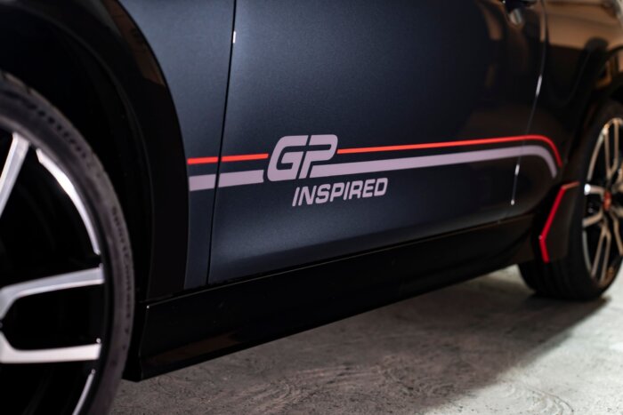 ミニクーパー f66 3ドア ジョンクーパーワークス GPインスパイアードエディション 2026年 限定車 専用サイドストライプ