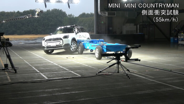 ナスバ 自動車安全性能 2025 の評価結果 ミニ カントリーマン 側面衝突試験