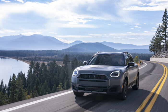 ミニカントリーマンS ALL4 U25 特別仕様車 アンテイムドエディション フローズンノマドブルー 2026年