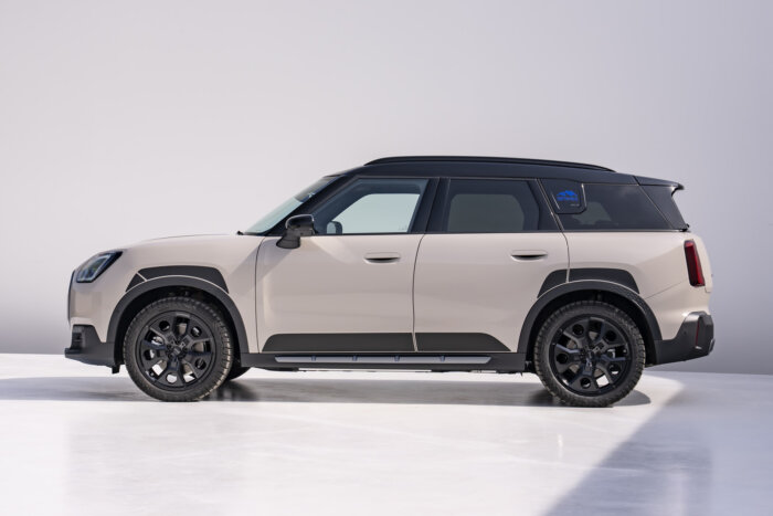 ミニカントリーマンSE ALL4 U25 特別仕様車 アンテイムドエディション ハイドアウェイグレー 2026年